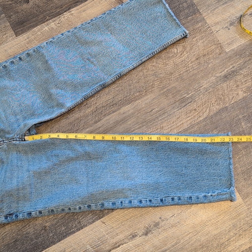 Cropped Straight Mid Rise A&F Jeans - Picture 3 of 4